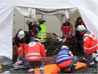 DRK Weeze unterstützt Freiwillige Feuerwehr Issum bei der Versorgung von Verletzten